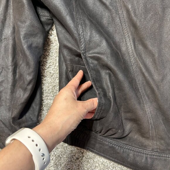 Remy Mens Black Leather Jacket Size 44 USA Made Zip Front Pockets & Elastic Wais - Picture 4 of 13